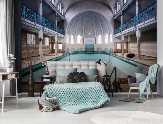 Papier peint photo - Papier peint intissé - Piscine dans un bâtiment ancien - 312 x 219 cm