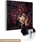 Glasschilderij vrouw - Bloemen - Rood - Sieraden - Henna - Foto op glas - Wanddecoratie glas - 90x90 cm - Schilderij glas - Slaapkamer - Woondecoratie