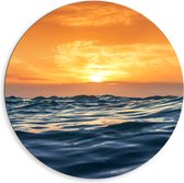 Dibond Muurcirkel - Golvende Golven bij Zonsondergang - 80x80 cm Foto op Aluminium Muurcirkel (met ophangsysteem)