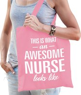 Bellatio Decorations caeau tas voor verpleegkundige - roze - katoen - 42 x 38 cm - awesome nurse