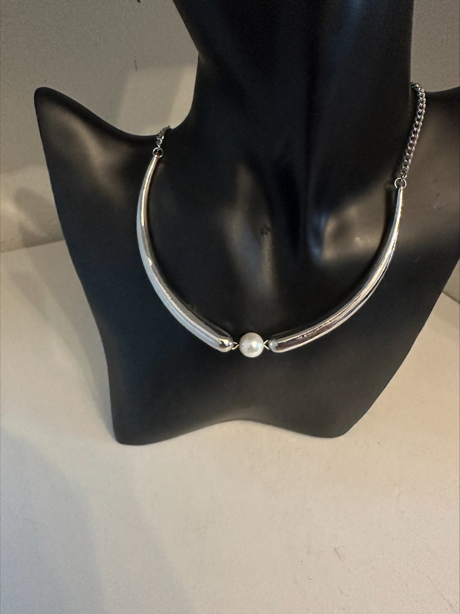 Faux Pearl Manchet chocker || Make up | Parfum | Moederdag | Verjaardagscadeau| Cadeautje| Valentijnsdag| Kado | sieraden | vaderdag | oorbellen | oorsieraden
