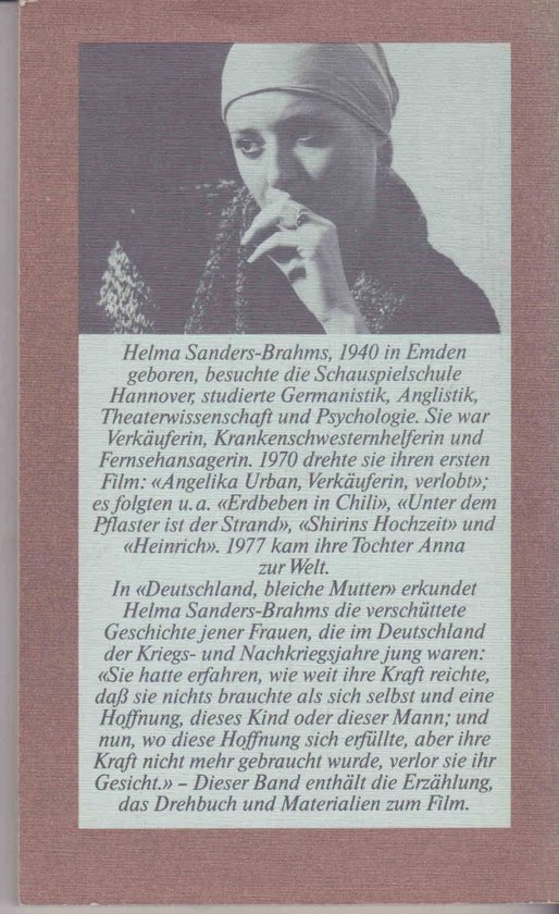 Achterkant van het boek met een zwart-witportret van Helma Sanders-Brahms en een biografie en beschrijving van de film.