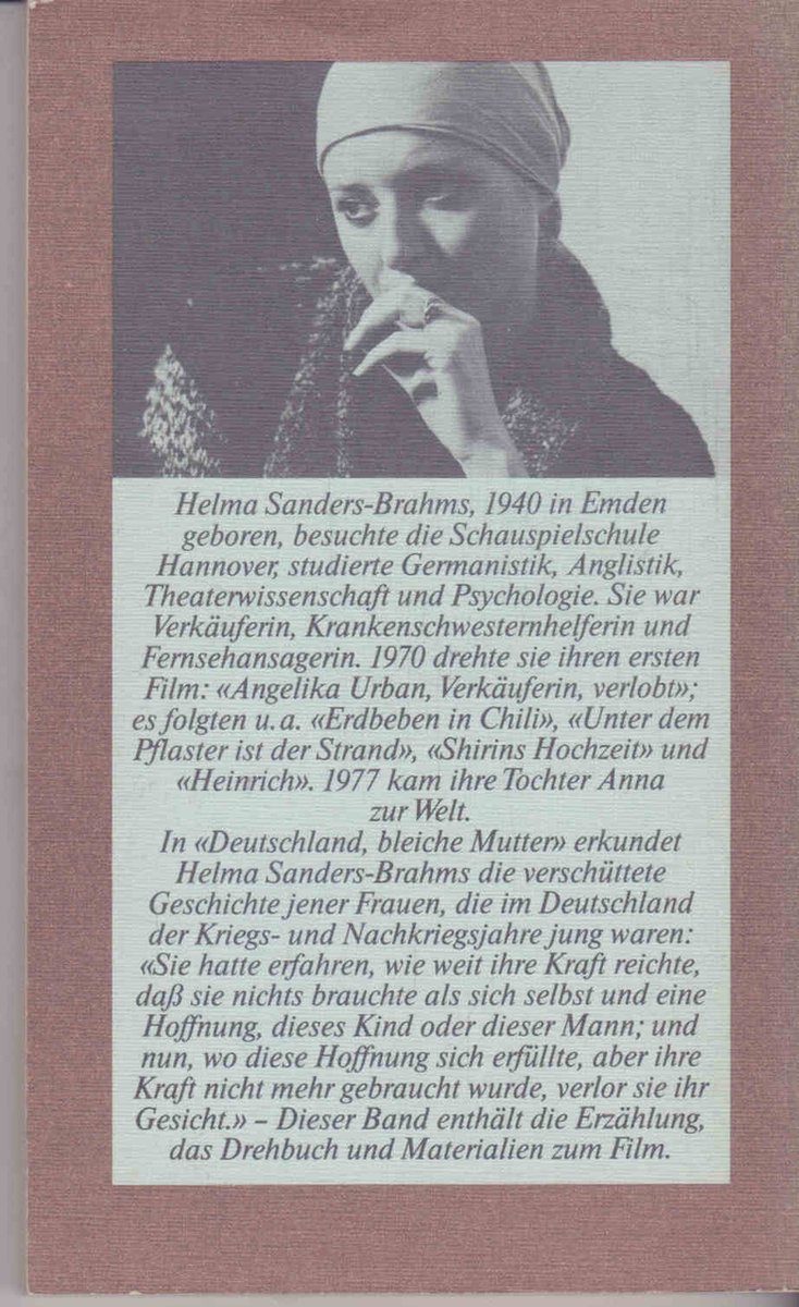 Achterkant van het boek met een zwart-witportret van Helma Sanders-Brahms en een biografie en beschrijving van de film.
