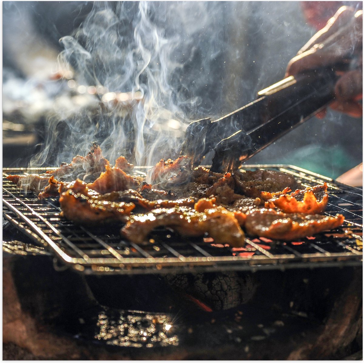 Poster Glanzend – Barbecue - Kool - Rook - Tang - Vlees - Bakken - Eten - Buiten - 50x50 c