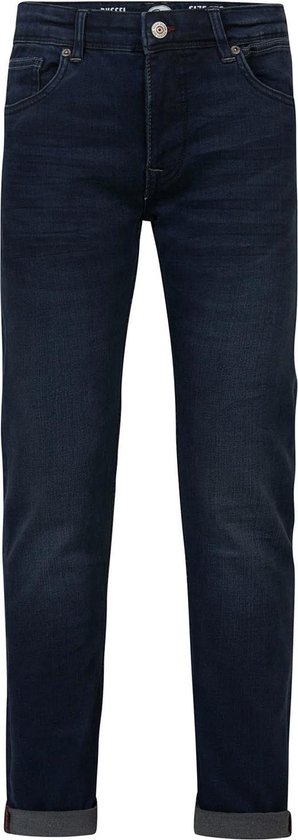 Donkerblauwe jeans met opgerolde pijpen met rode bies.