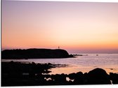 Dibond - Rotsen - Stenen - Zee - Water - Persoon - 80x60 cm Foto op Aluminium (Wanddecoratie van metaal)