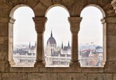 Fotobehang - Vlies Behang - 3D Uitzicht op Parlementsgebouw in Boedapest door de Pilaren - 208 x 146 cm