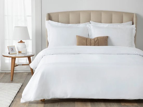 English Home Vivian Framed Cotton Satin Double 4 Pillows Plain Sheet Duvet Cover Set 200x220 cm White Luxe Dekbedovertrekset -