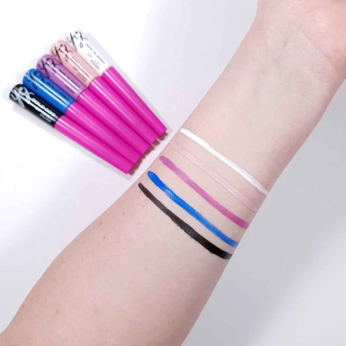 BH Cosmetics Eyeliner Bold Ego Dip Bleu Blue, 5 ml bol