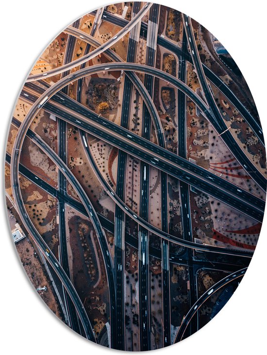 PVC Schuimplaat Ovaal - Bovenaanzicht van Kruisende Wegen tijdens Zonsondergang - 51x68 cm Foto op Ovaal (Met Ophangsysteem)