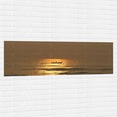 Muursticker - Oceaan - Zee - Bootje - Mensen - Zonlicht - 150x50 cm Foto op Muursticker