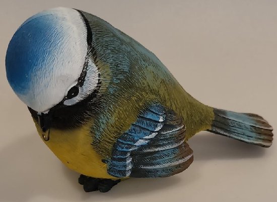 Un bel oiseau 11 x 8 cm comme décoration dans votre maison, véranda ou salon de jardin. Une belle mésange charbonnière aux couleurs bleu et jaune. Très agréable à acheter pour vous-même ou à offrir en cadeau.