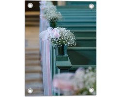 Tuinposter – Bloemen aan Blauwe Banken op Trouwlocatie - 30x40 cm Foto op Tuinposter (wanddecoratie voor buiten en binnen)