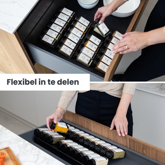 Boven: Hand plaatst kruidenpotje in lade. Onder: Hand pakt geel kruidenpotje uit lade.
