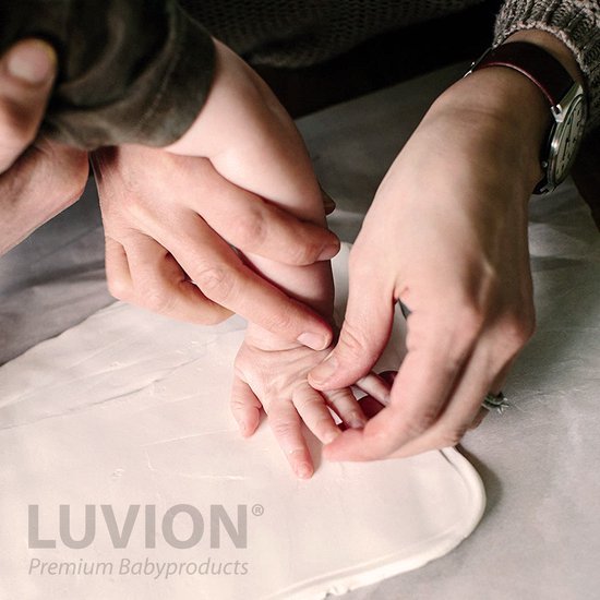 LUVION® Baby Fotolijstje met Klei Afdruk (Gipsafdruk baby) - Hand & Voet Afdruk - Geboorte cadeau - Kraamcadeau jongen / Kraamcadeau meisje van Luvion — afbeelding 4