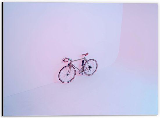 Dibond - Zwarte Geparkeerde Racefiets - 40x30 cm Foto op Aluminium (Met Ophangsysteem)