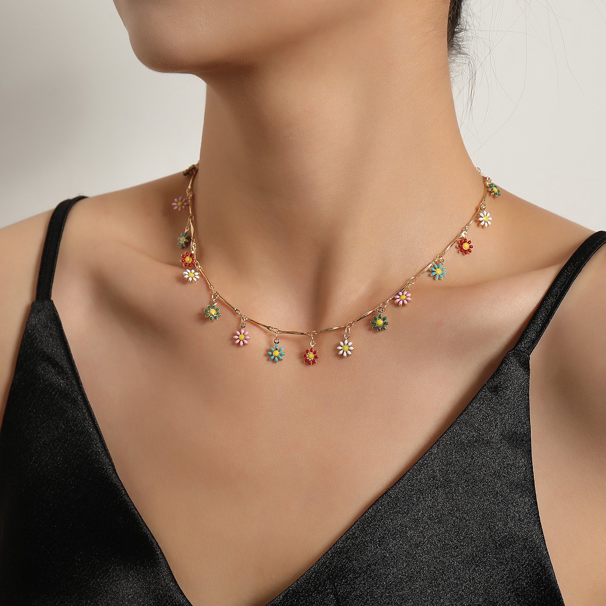 Bohm Paris witte bloem ketting of oorbellen Bohm Paris witte bloem ketting of oorbellen