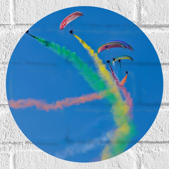 Muursticker Cirkel - Vliegshow van Paragliders met Kleurrijke Rook - 30x30 cm Foto op Muursticker