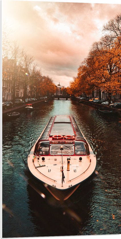 PVC Schuimplaat- Traditionele Amsterdamse Toeristenboot door de Grachten tijdens de Herfst - 50x100 cm Foto op PVC Schuimplaat