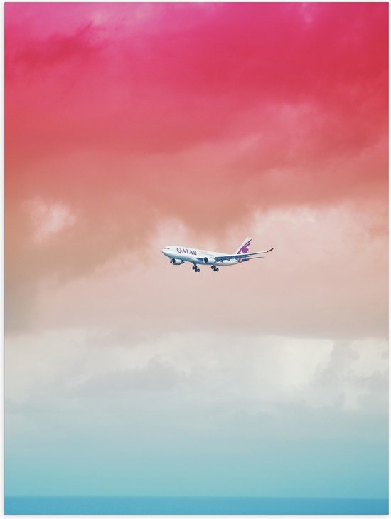 Poster (Mat) - Wit Passagiersvliegtuig Vliegend in Rozekleurige Lucht - 30x40 cm Foto op Posterpapier met een Matte look