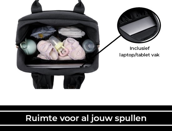 Zwarte luiertas rugzak open met inhoud: babyflesjes, luiers en een laptop. Biedt veel ruimte.