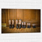 Muursticker - Laarzen op Rij met Engelandse Vlag - 90x60 cm Foto op Muursticker