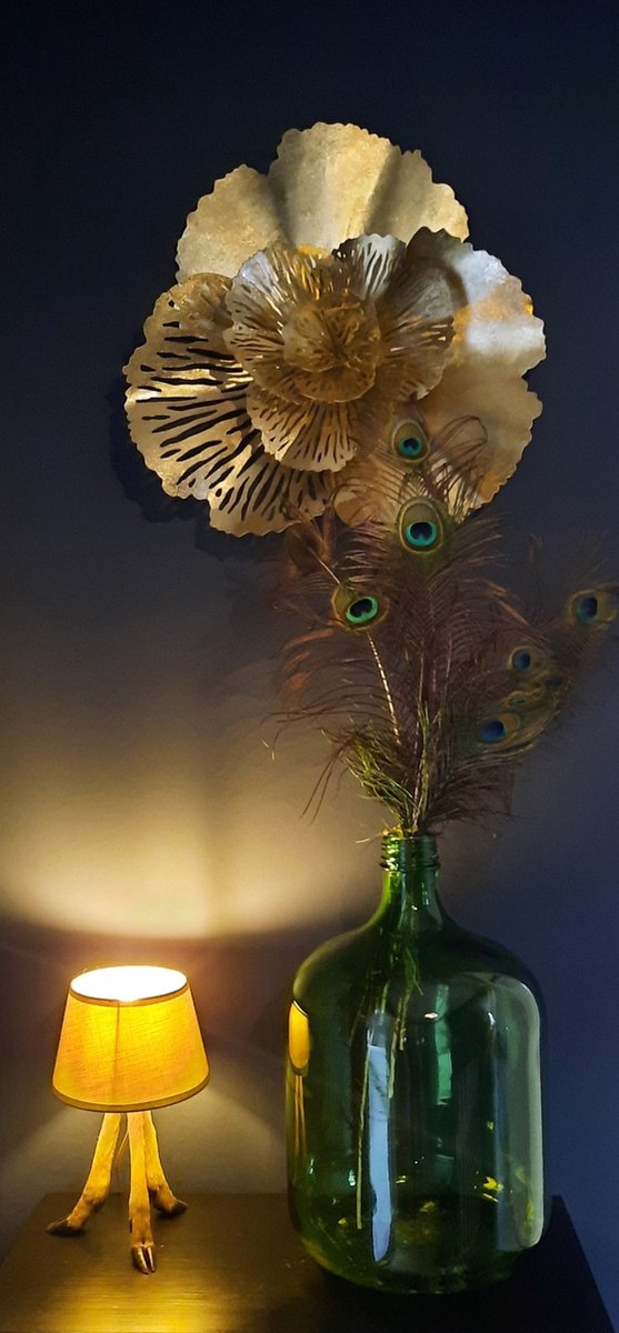 Wandornament | Bloem goud | Muurdecoratie | 3D kunst | Woonkamer decoratie | Goudenkleurige accessoires | Afmeting : 54 x 14 x 53 cm