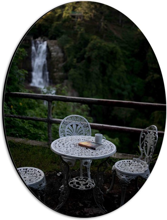 Dibond Ovaal - Tafel - Stoelen - Boek - Beker - Water - Waterval - Bomen - Planten - 30x40 cm Foto op Ovaal (Met Ophangsysteem)