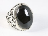 Zware bewerkte zilveren ring met onyx - maat 19.5