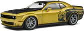Dodge Challenger R/T Scat Pack Widebody (Goud/Zwart) (30 cm) 1/18 Solido {Modelauto - Schaalmodel - Miniatuurauto}