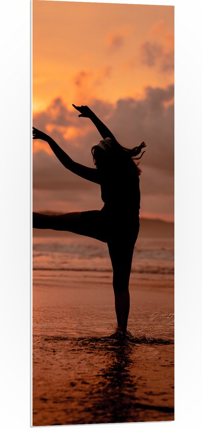 PVC Schuimplaat- Silhouet van Ballet Danseres aan de Kust tijdens Zonsondergang - 40x120 cm Foto op PVC Schuimplaat