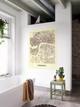 Une salle de bain avec une grande décoration murale représentant une carte de la ville de Londres en bleu, orange et rouge sur fond crème.