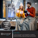 Grijze gasheater met blauwe vlammen, met een koppel dat buiten zit, met tekst over modern design en flexibiliteit.