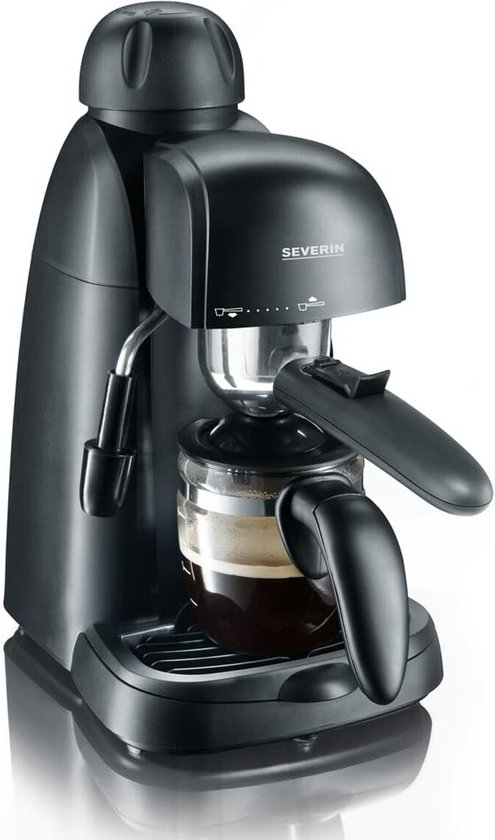 Zwarte Severin espressomachine met glazen kan en een kopje espresso.