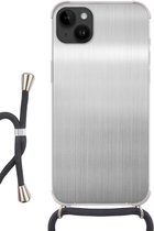 Geschikt voorApple Iphone 14 Plus - Crossbody Case - Metaal print - Zilver - Grijs - Siliconen - Crossbody - Backcover met Koord - Telefoonhoesje met koord - Hoesje met touw