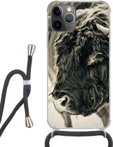 Hoesje met koord Geschikt voor iPhone 11 Pro - Schotse Hooglander - Sneeuw - Horens - Siliconen - Crossbody - Backcover met Koord - Telefoonhoesje met koord - Hoesje met touw