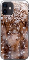 Geschikt voor iPhone 12 hoesje - Schotse Hooglander - Horens - Sneeuw - Siliconen Telefoonhoesje