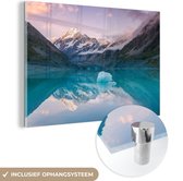 Glasschilderij natuur - Water - Bergen - Sneeuw - Mist - Schilderij glas - Foto op glas - Glasplaat - Slaapkamer - 120x80 cm - Wanddecoratie glas - Woondecoratie - Kamer decoratie