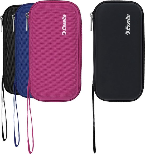 Drie Esselte rekenmachinehoesjes: roze, blauw en zwart. Een vierde zwarte hoes met Esselte logo.