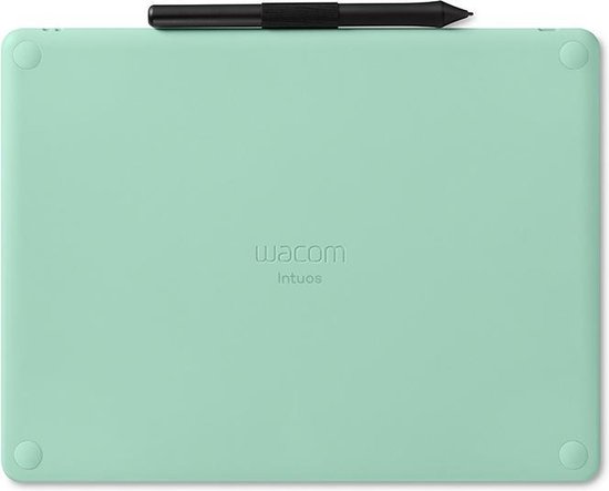 Pistachegroene Wacom Intuos tekentablet, achterkant met Wacom logo en pen aan de bovenkant.