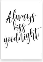 Textposter - Always kiss goodnight tekstposter – zwart wit - woonkamer - slaapkamer – muurdecoratie – 50x70 cm
