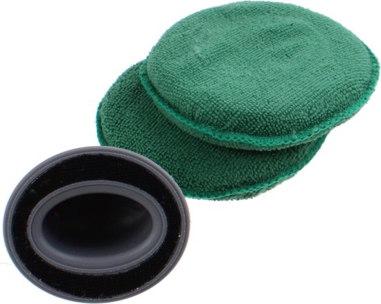 Twee groene microvezel Turtle Wax pads en een grijze houder.