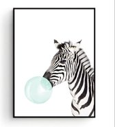 Postercity - Design Canvas Poster Baby Zebra met Groene Kauwgom / Kinderkamer / Dieren Poster / Muurdecoratie / 40 x 30cm / A3