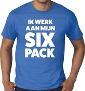 Ik werk aan mijn SIX Pack tekst t-shirt blauw heren M
