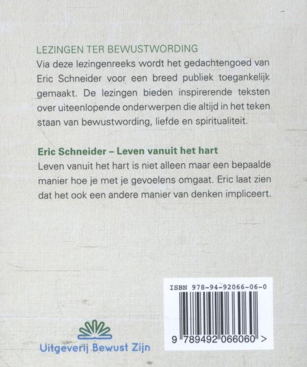 Achterkant van een boek met tekst over Eric Schneider en 'Leven vanuit het hart'. ISBN en uitgever 'Bewust Zijn' zijn zichtbaar.