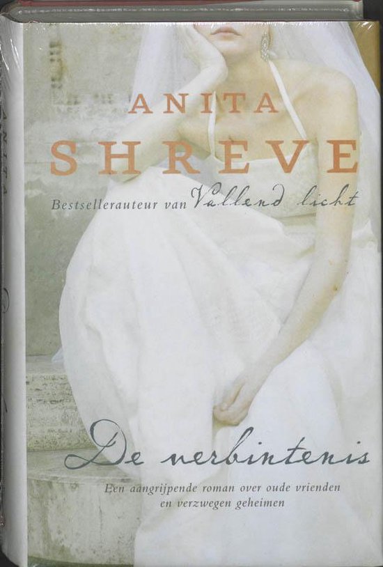 Een bruid in een witte trouwjurk zit op een trap, met haar hoofd achterover op haar hand. Tekst op de omslag: 'ANITA SHREVE', 'De verbintenis'.