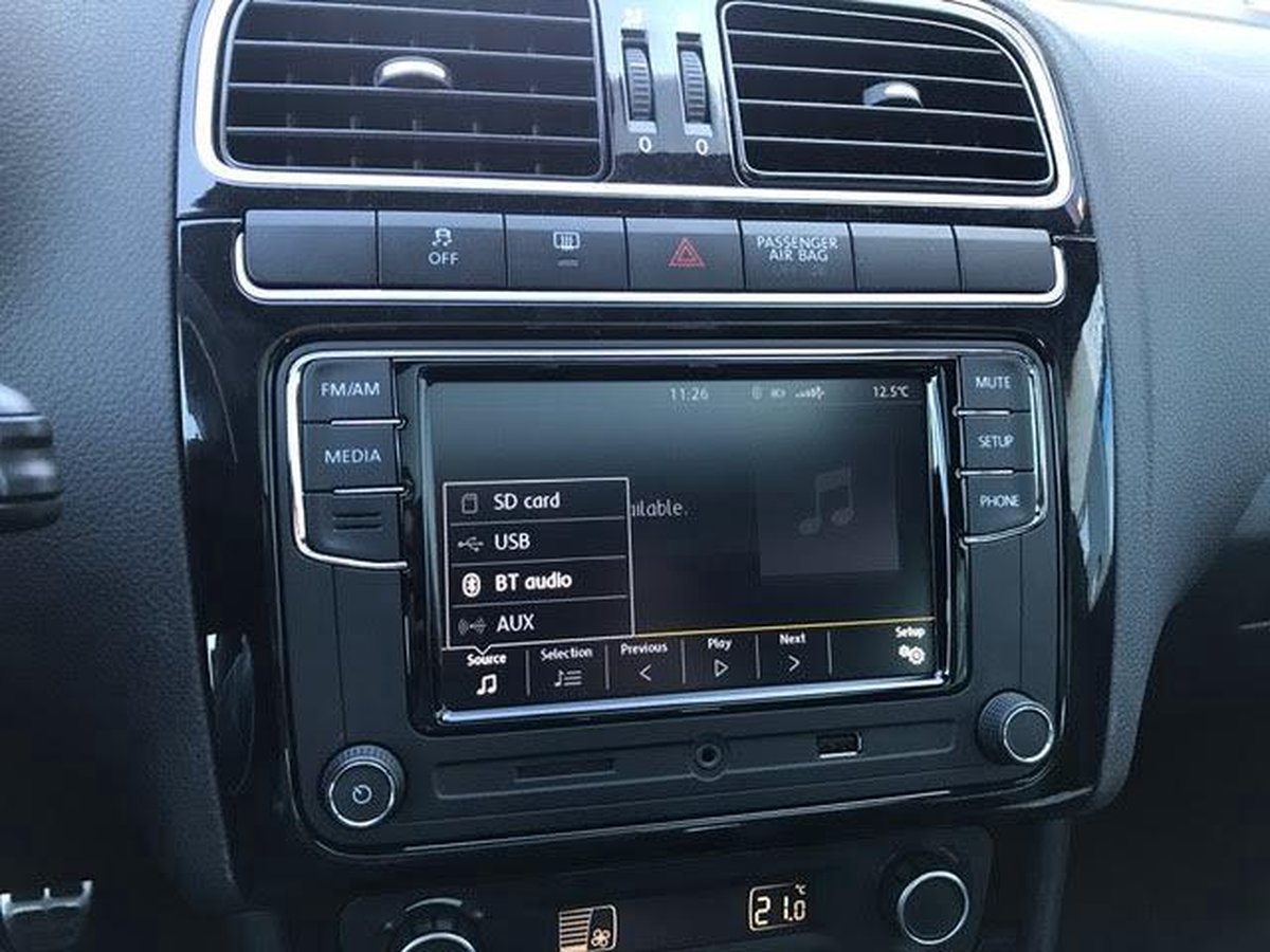 VW Golf 4,5,6 Autoradio AUX, Bluetooth, USB 2 DIN, € 270,- (3701