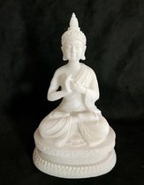 Prachtige witte zen boeddha. 9.5x7.5x15.5cm  ambachtelijk handgemaakt.materiaal:mengsel van witte albast en resinehars.