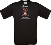 T-shirt - unisex - Wie helpt me met oversteken - met voornaam - 50 jaar - zwart - maat L