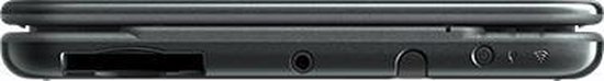 Zijkant van een gesloten zwarte New Nintendo 3DS XL met zichtbare poorten en SD-kaartsleuf.